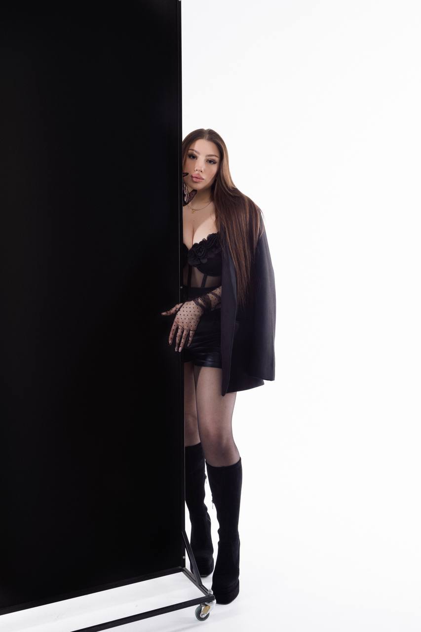 Black panel set · editorial pose