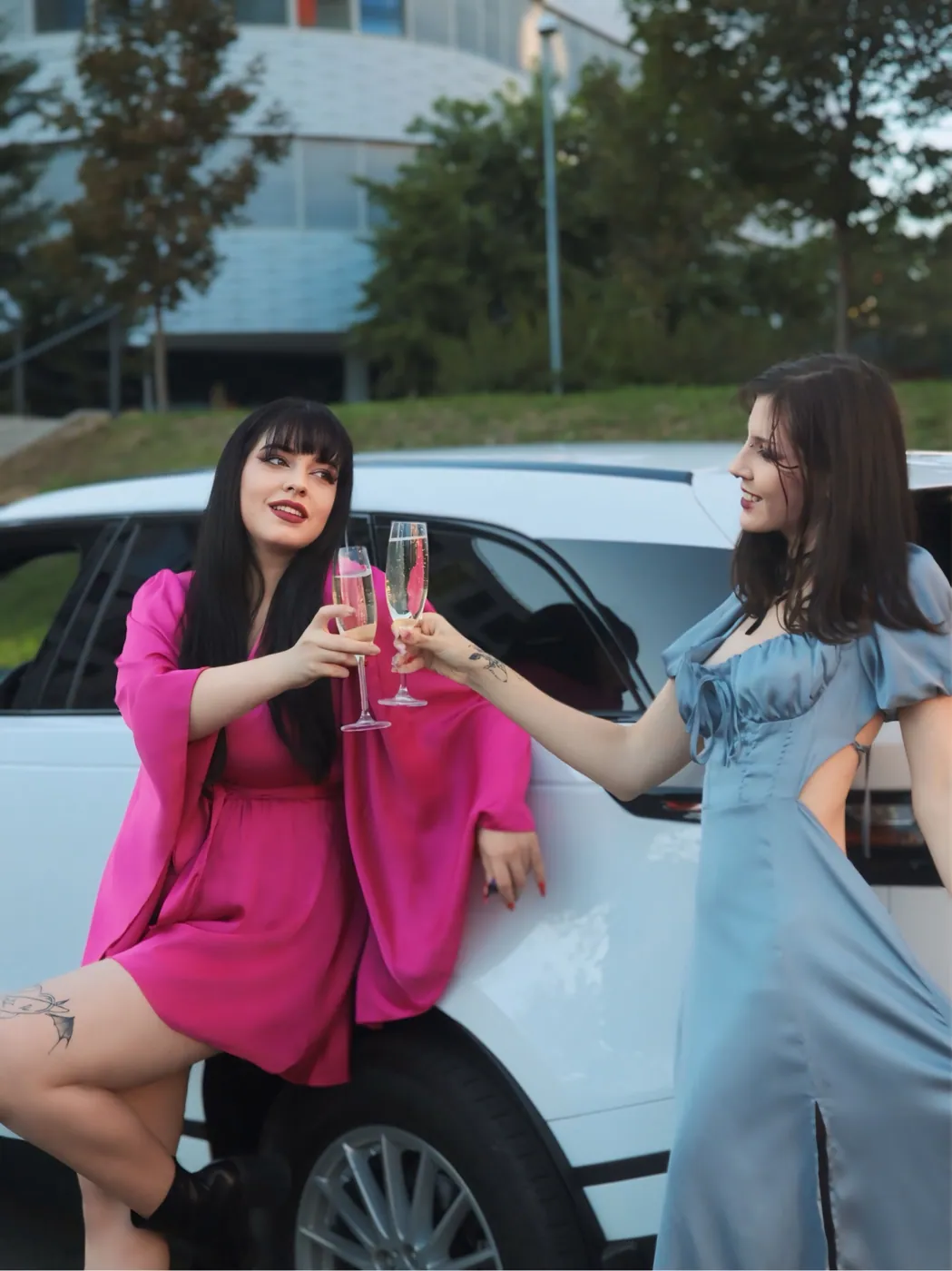 Cheers moment · champagne toast